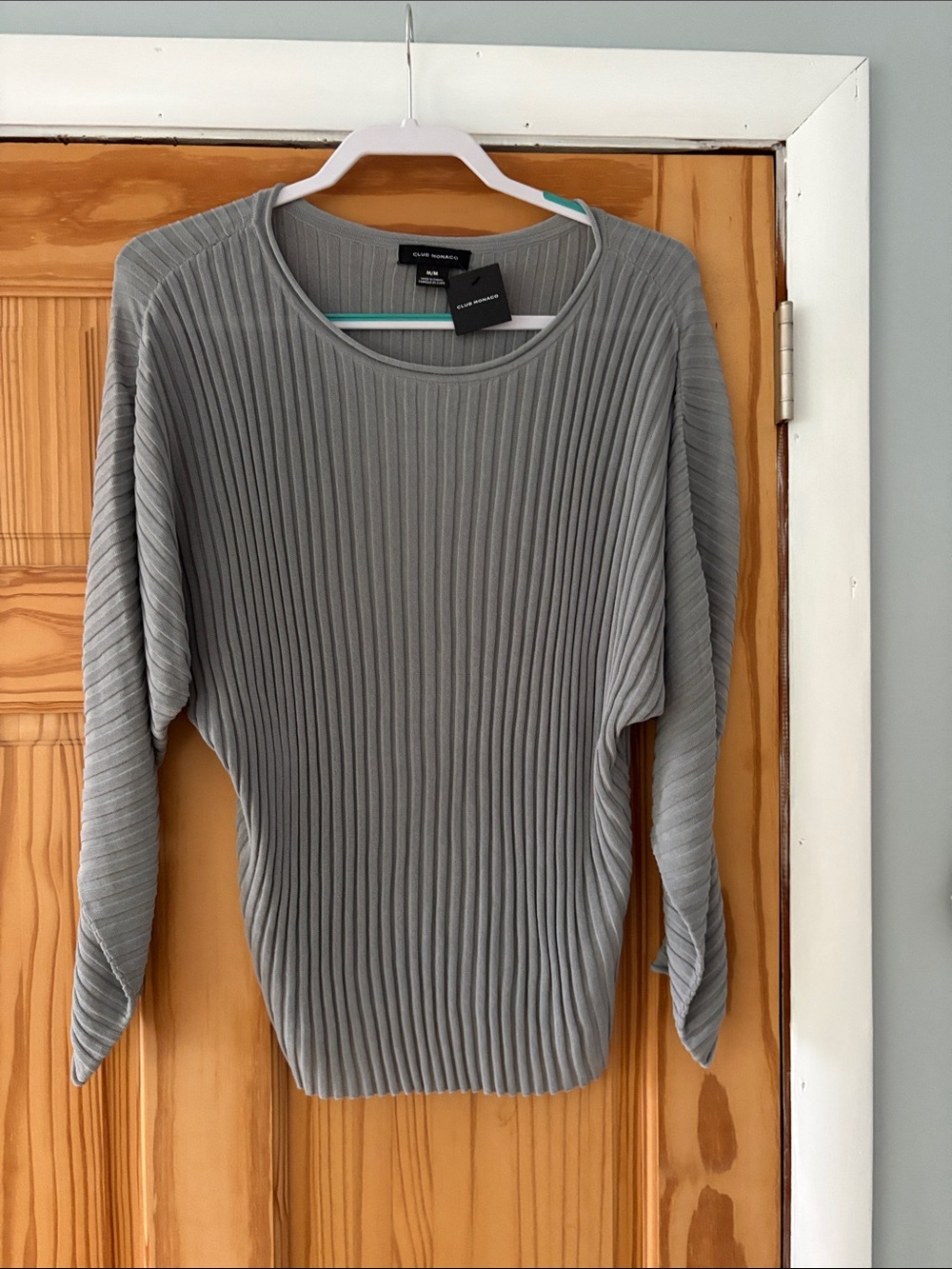 NWT Club Monaco Gray Vertical Ribbed Top, M